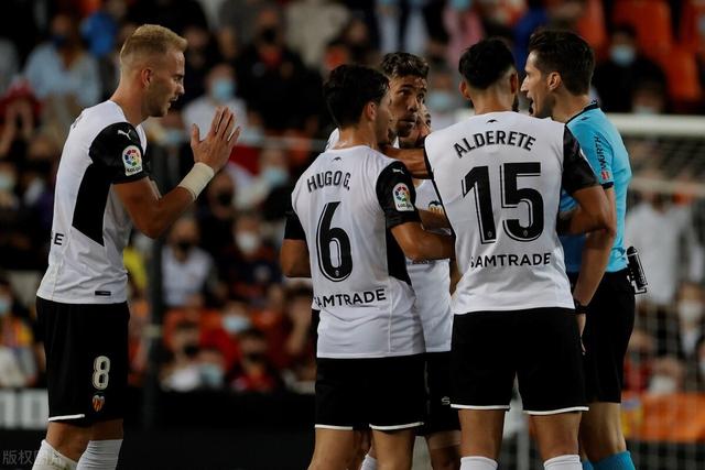 卢克肖又受伤了！距离上次复出踢了3场比赛98分钟